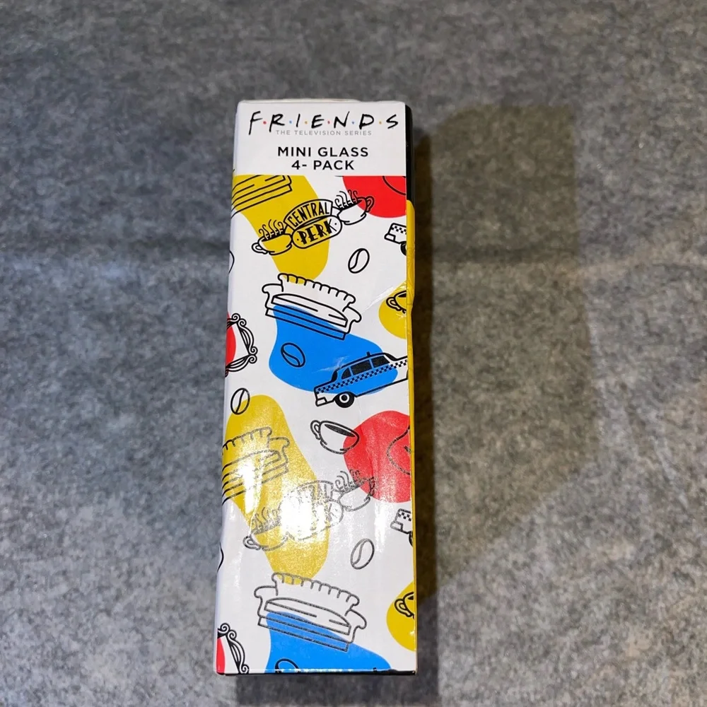 Friends TV Show Mini Glass 4-Pack Shot Glasses Holiday Set NIB Box Has Dent‎